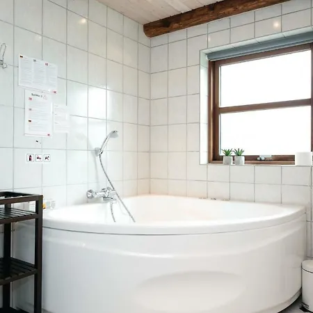 Three-bedroom In Feriehus *