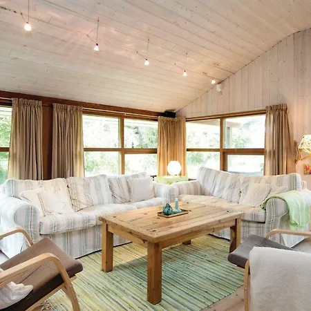 Three-bedroom In Feriehus